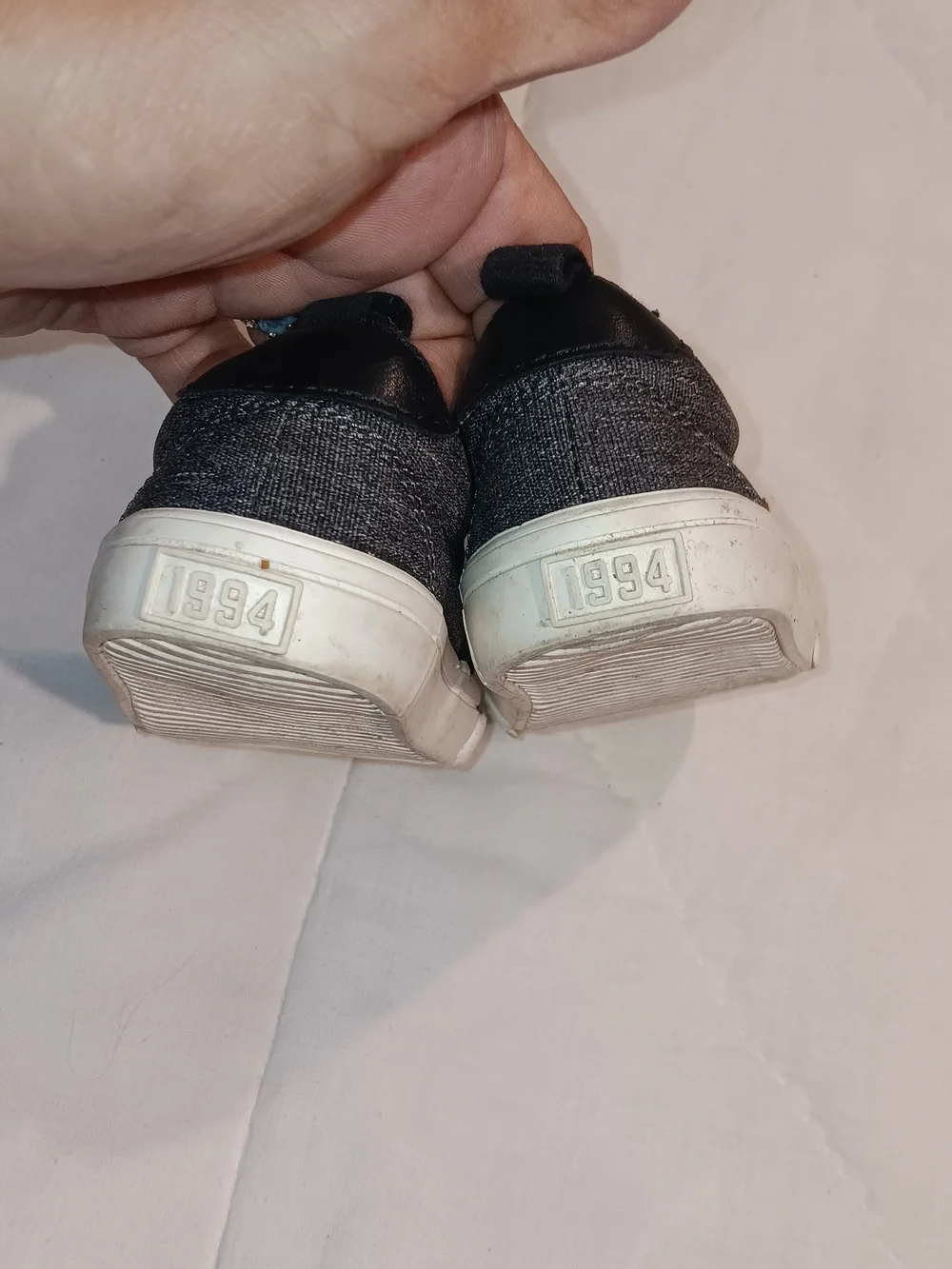 Old Navy 🍑 Black & Gray Kids Velcro Sneakers with White Sole